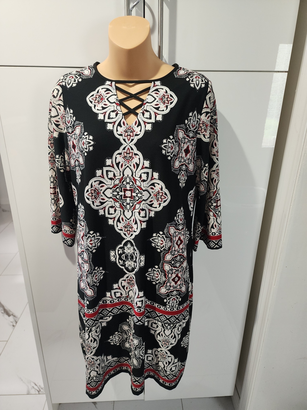 Roz & Ali Black Medallion Print Knee-Length Dress with Red and White Accents